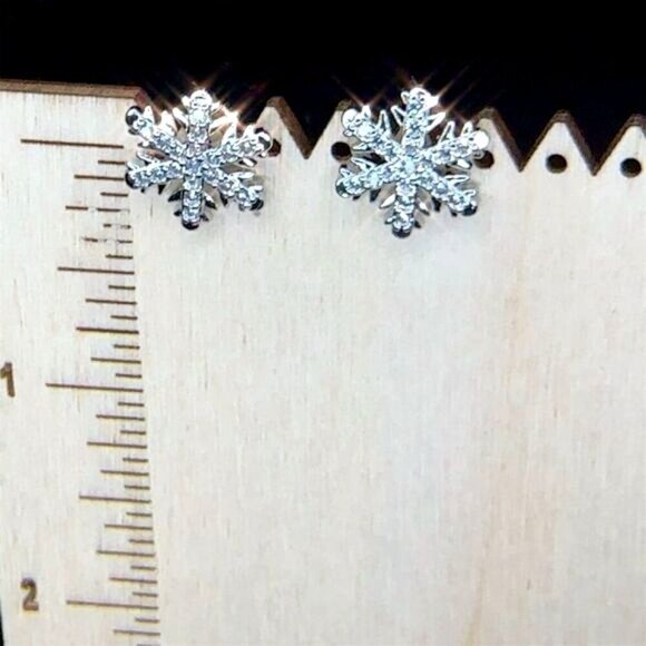Silver Snowflake Crystal CZ Stud Earrings Christmas - Picture 4 of 8